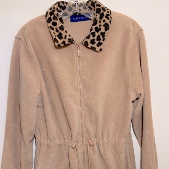Karen Scott Fleece Front Zip Jacket
Size Medium - Picture 2 of 4